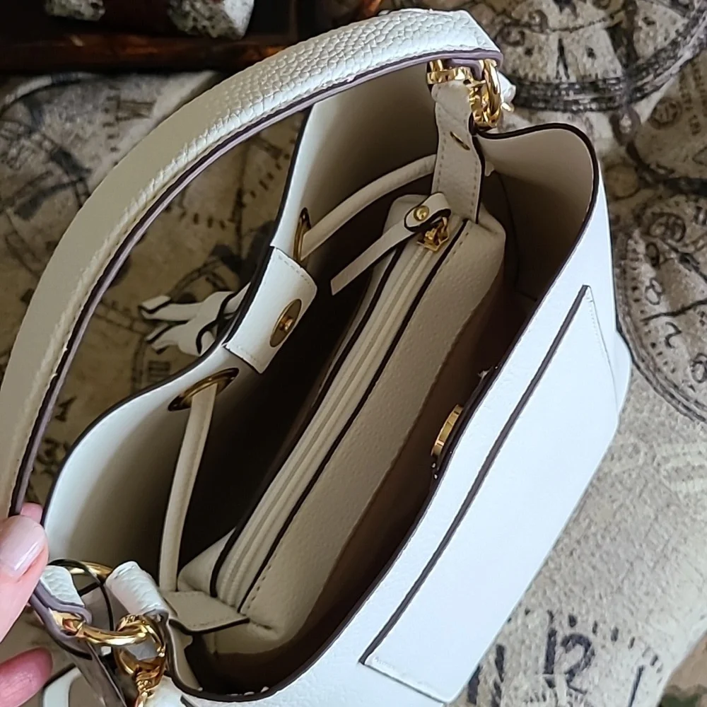 NWT Nanette Lepore White Loraine Bucket Bag with keyring mirror - Picture 3 of 8